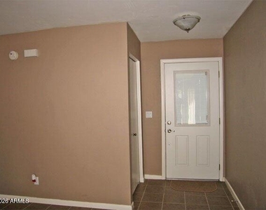 2338 W Lindner Avenue - Photo Thumbnail 2