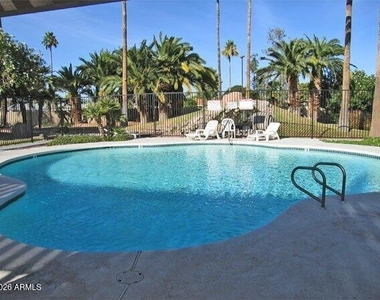 2338 W Lindner Avenue - Photo Thumbnail 12