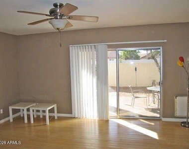 2338 W Lindner Avenue - Photo Thumbnail 3