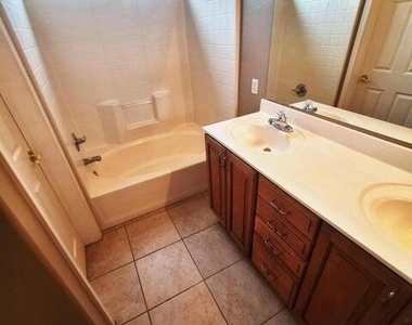 14216 W Rosewood Drive - Photo Thumbnail 13