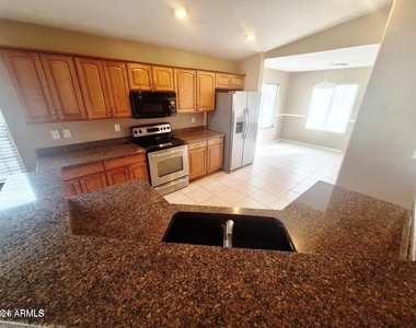 14216 W Rosewood Drive - Photo Thumbnail 7