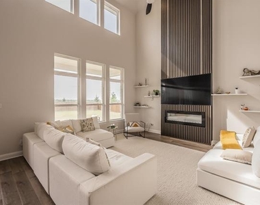 1598 Wintergreen Court - Photo Thumbnail 5