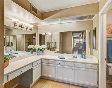 9630 W Tonto Lane - Photo Thumbnail 10