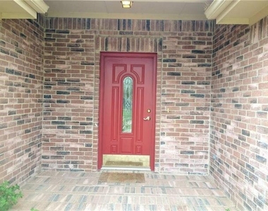 625 Rothschild Lane - Photo Thumbnail 2
