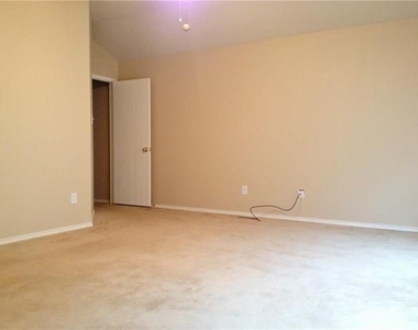 625 Rothschild Lane - Photo Thumbnail 13