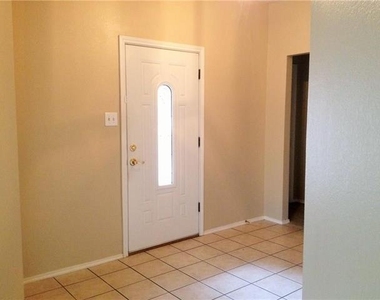 625 Rothschild Lane - Photo Thumbnail 18