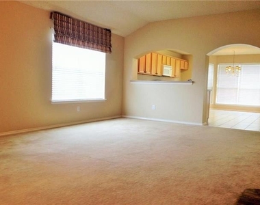 625 Rothschild Lane - Photo Thumbnail 5