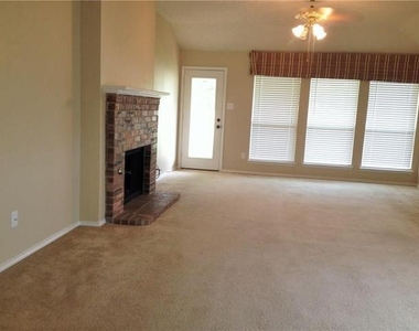 625 Rothschild Lane - Photo Thumbnail 6