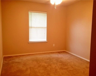 625 Rothschild Lane - Photo Thumbnail 17