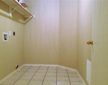625 Rothschild Lane - Photo Thumbnail 14