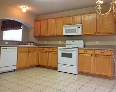 625 Rothschild Lane - Photo Thumbnail 7