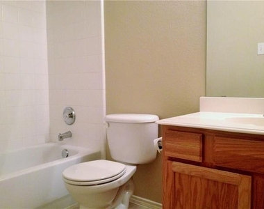 625 Rothschild Lane - Photo Thumbnail 16