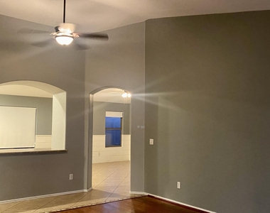 2610 N 107th Drive - Photo Thumbnail 3