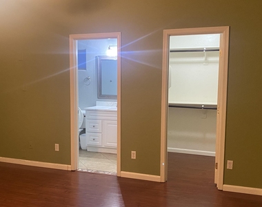 2610 N 107th Drive - Photo Thumbnail 10