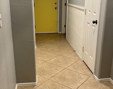 2610 N 107th Drive - Photo Thumbnail 12