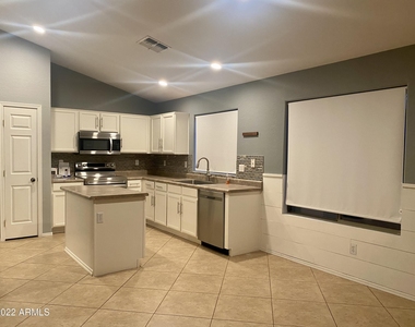 2610 N 107th Drive - Photo Thumbnail 4