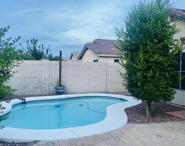 2610 N 107th Drive - Photo Thumbnail 15