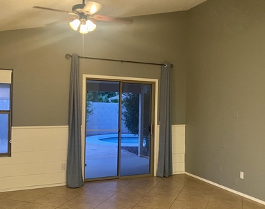 2610 N 107th Drive - Photo Thumbnail 8