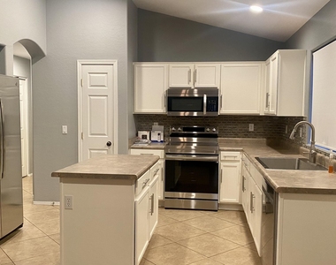 2610 N 107th Drive - Photo Thumbnail 6