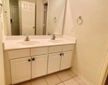 6609 Amesbury Lane - Photo Thumbnail 10