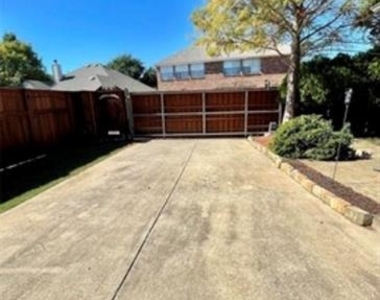 6609 Amesbury Lane - Photo Thumbnail 14