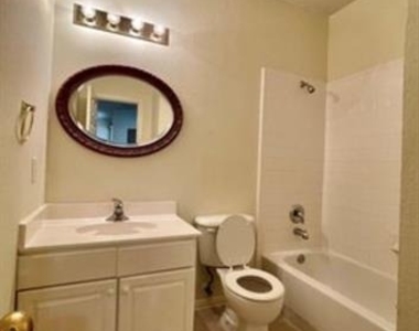 6609 Amesbury Lane - Photo Thumbnail 9