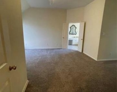 6609 Amesbury Lane - Photo Thumbnail 5
