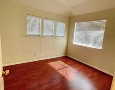 6609 Amesbury Lane - Photo Thumbnail 12