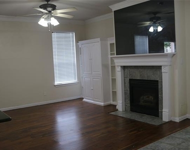 629 Park Place Drive - Photo Thumbnail 2