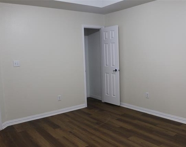 629 Park Place Drive - Photo Thumbnail 14