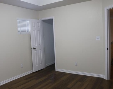 629 Park Place Drive - Photo Thumbnail 12
