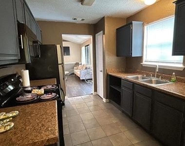 708 Port Richmond Way - Photo Thumbnail 4