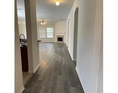 608 Creekside Drive - Photo Thumbnail 2