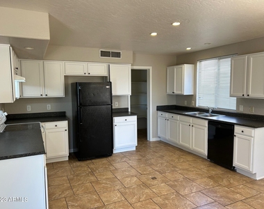 1385 E Betsy Lane - Photo Thumbnail 2