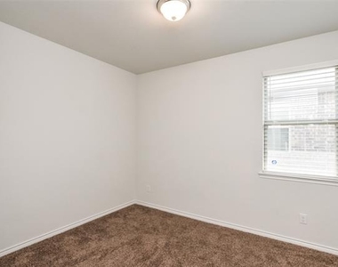 6317 Crownmere Drive - Photo Thumbnail 11
