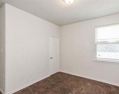 6317 Crownmere Drive - Photo Thumbnail 10