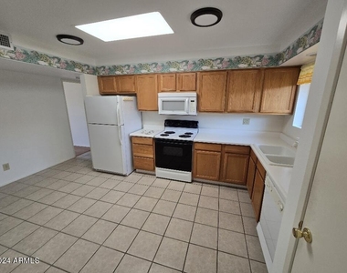 15457 N Ridgeview Road - Photo Thumbnail 7