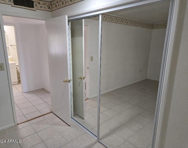 15457 N Ridgeview Road - Photo Thumbnail 12