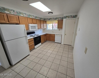 15457 N Ridgeview Road - Photo Thumbnail 6