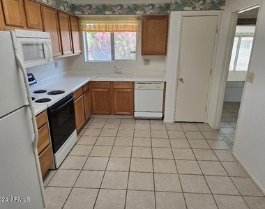 15457 N Ridgeview Road - Photo Thumbnail 8