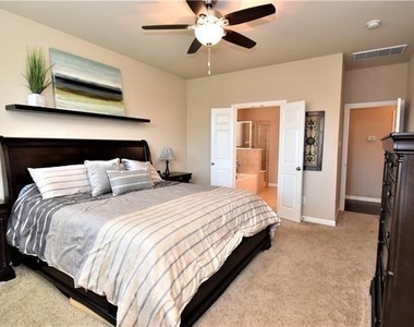 6213 Crator Drive - Photo Thumbnail 12