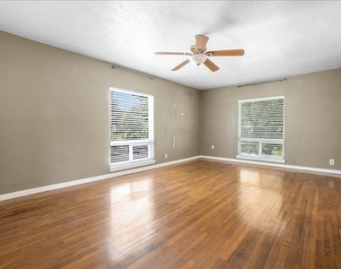 4723 Victor Street - Photo Thumbnail 4