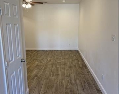 1421 Jones Street - Photo Thumbnail 4