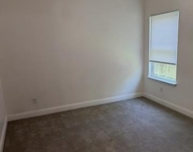 1421 Jones Street - Photo Thumbnail 5