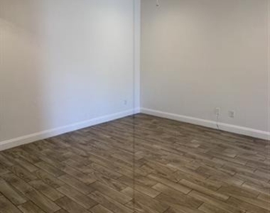 1421 Jones Street - Photo Thumbnail 3