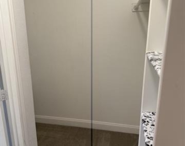 1421 Jones Street - Photo Thumbnail 7