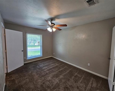 216 Wesley Drive - Photo Thumbnail 28