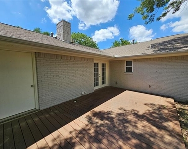 216 Wesley Drive - Photo Thumbnail 34