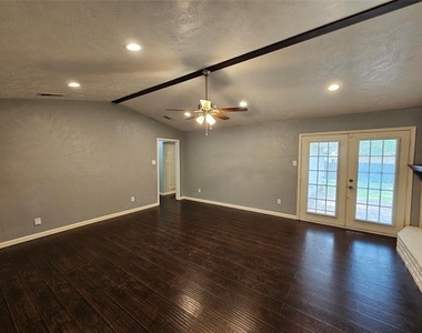 216 Wesley Drive - Photo Thumbnail 18