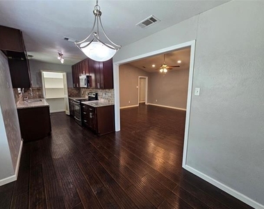 216 Wesley Drive - Photo Thumbnail 20